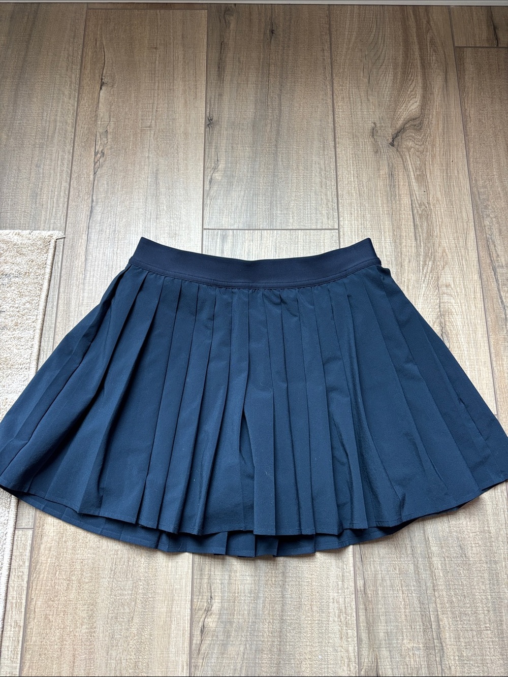 Lululemon Size 4 Women's Navy Pleated Skirt